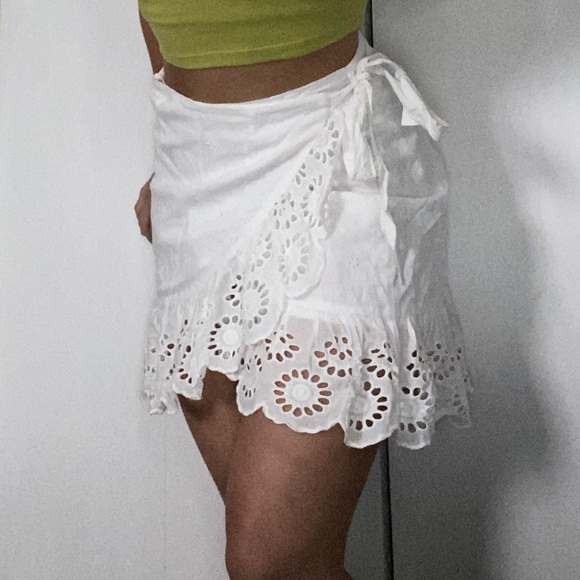 Women’s Lace Wrap-Skirt - Picture 3 of 5